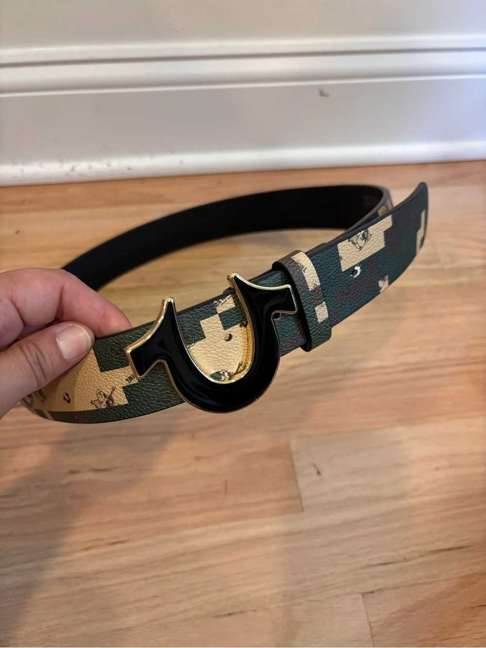 True Religion camouflage horseshoe buckle belt size 34